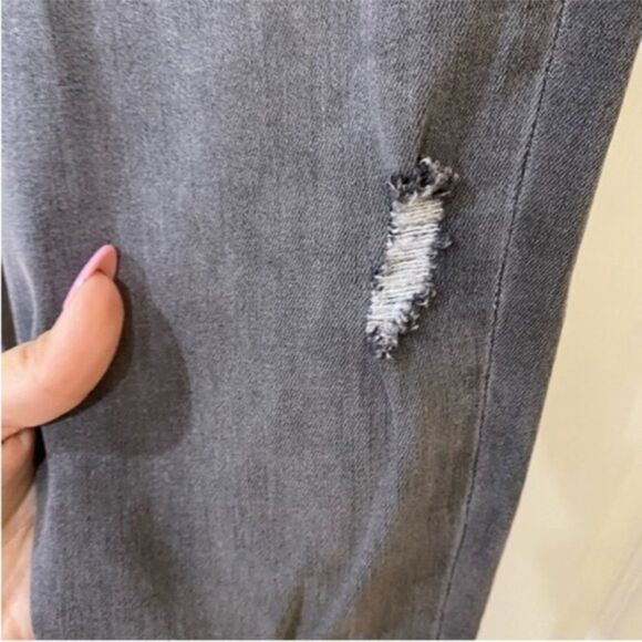 NWT SPANX Jean-Ish Distressed Raw Released Hem Skinny Legging Jeans - Picture 4 of 8